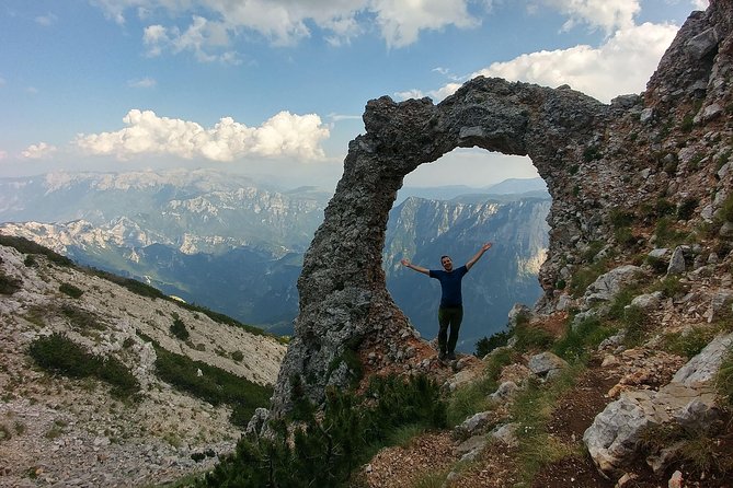Hiking between Bosnia and Herzegovina - What the $881.58 price includes