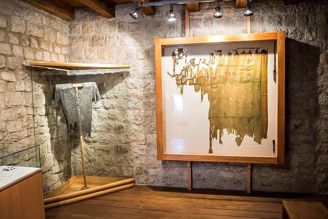 Sarajevo: Day Trip to Bosnian Castles Vranduk, Tešanj & Srebrenik - Srebrenik Fortress and the small bridge entrance