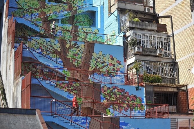 SARAJEVO STREET ART TOUR (art, history & mystery) - sARTajevo! - Aria, Mr. Chat, and Sarajevo’s playful side